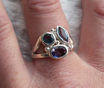 Zilveren ring gezet met blauw Topaas en Amethist 18 mm